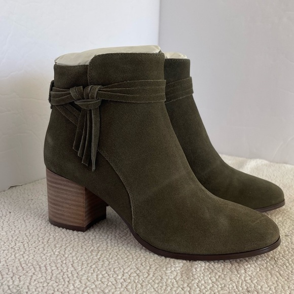 Violet and Red NWOB Jenna suede olive green leather bootie - Picture 1 of 10